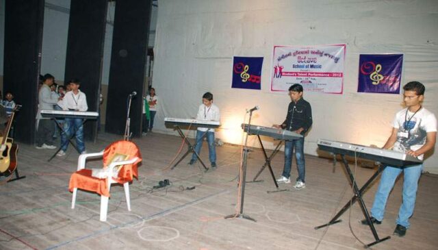 https://www.jaysoctave.com/wp-content/uploads/2023/07/Music-Classes-in-Surat-640x365.jpg